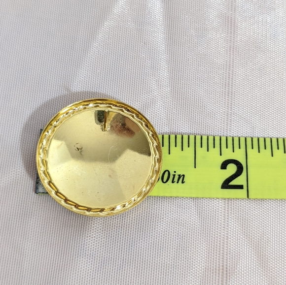 Vintage Gold Off White & Gold Swirl Earrings - Picture 2 of 3